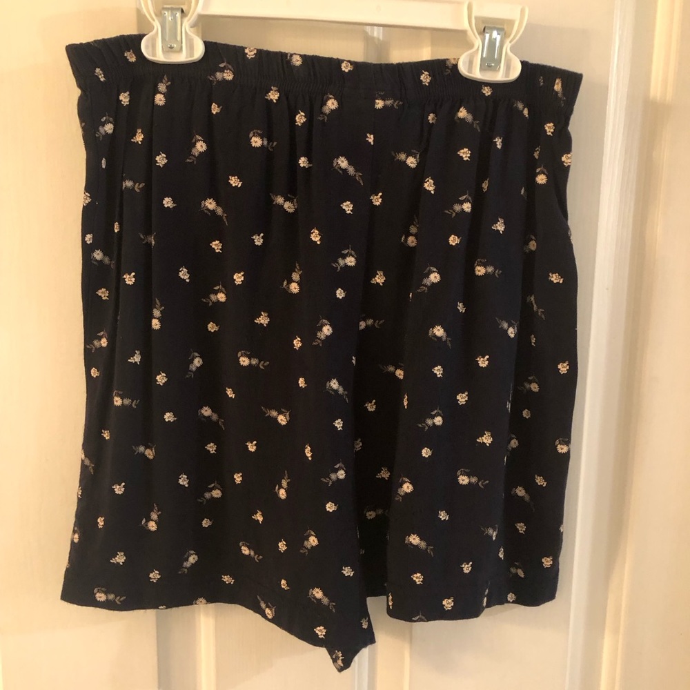 Adorable Flowered Vintage Sport Tie Shorts - Picture 11 of 11